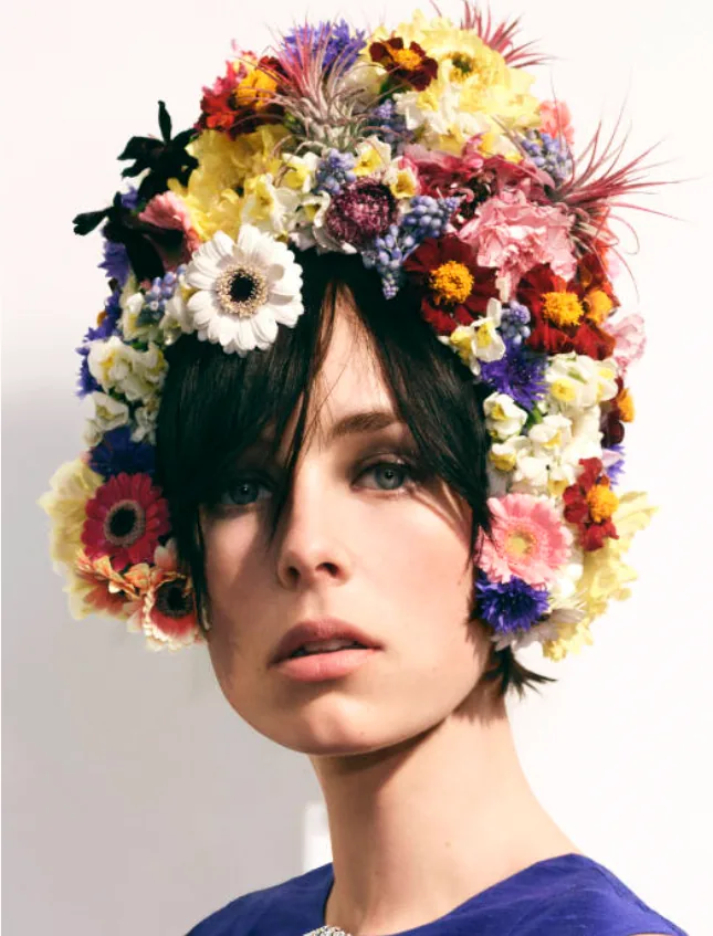 A model crowned with wildflowers and daisies
